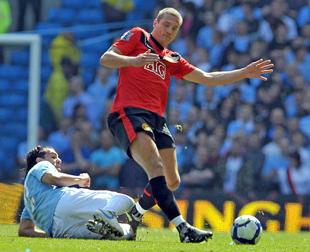 他略显紧张 他略显紧张