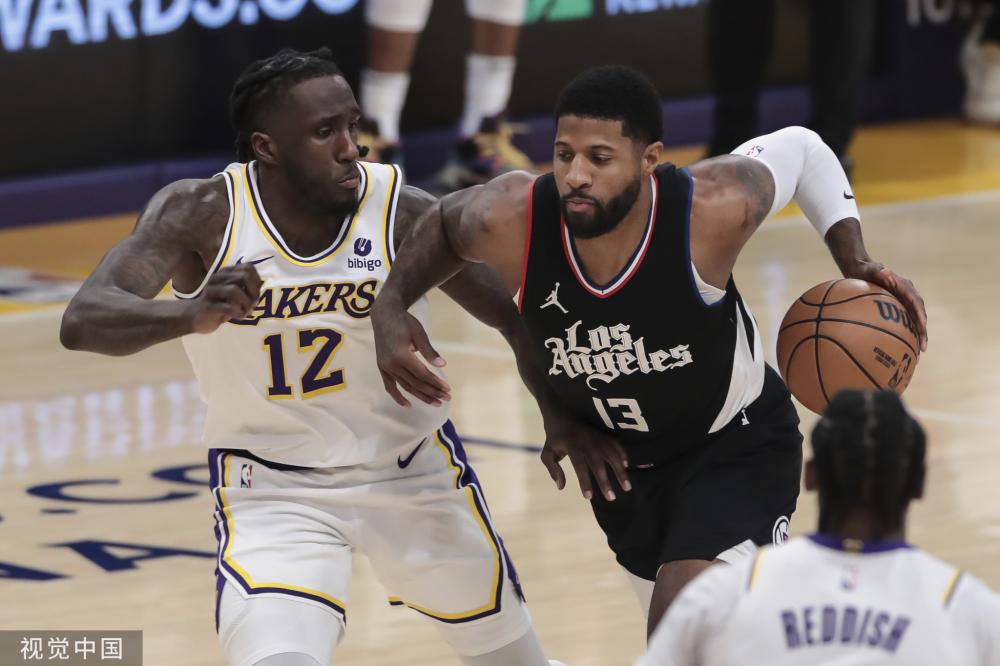 杨晨在谈话 杨晨在谈话